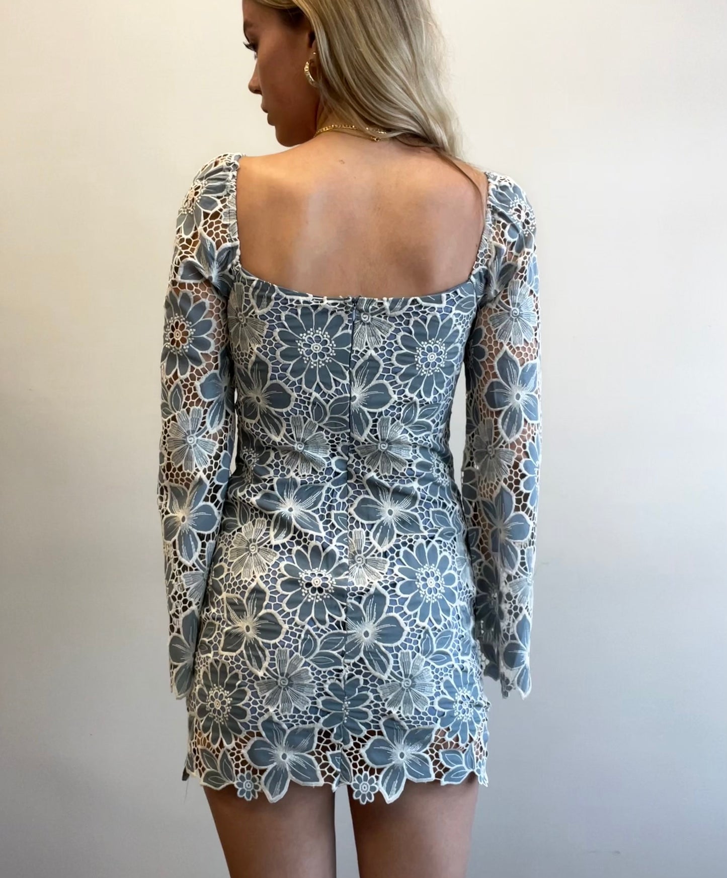 FLORAL LACE MINI DRESS