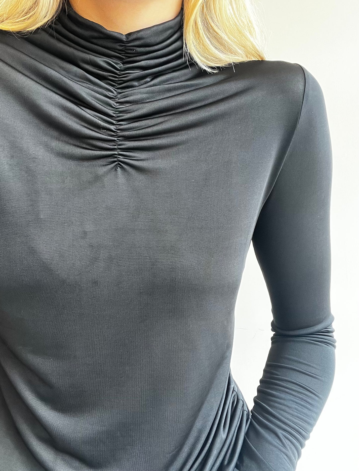 RUCHED KNIT TOP