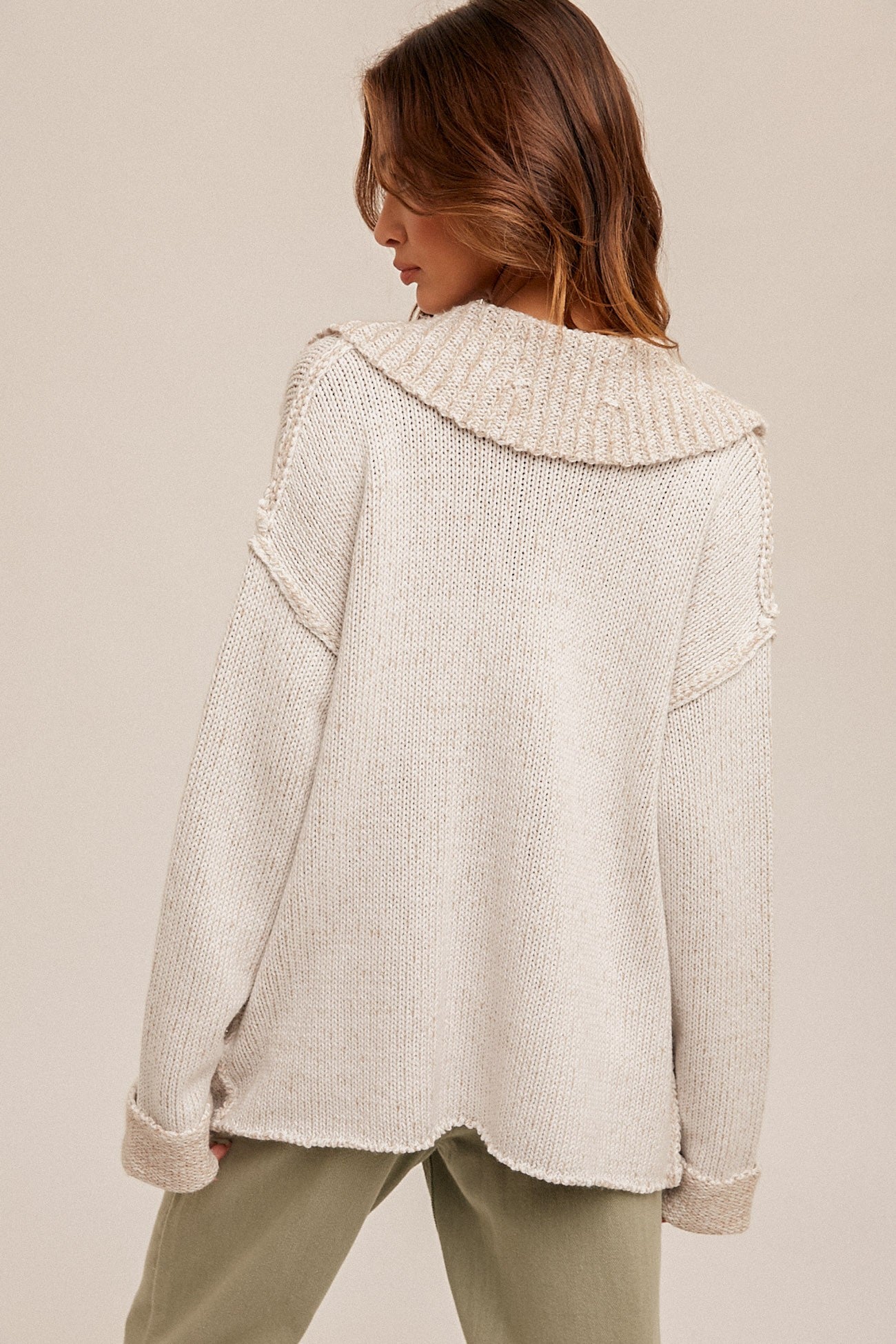 POINTED COLLAR POCKET CARDIGAN