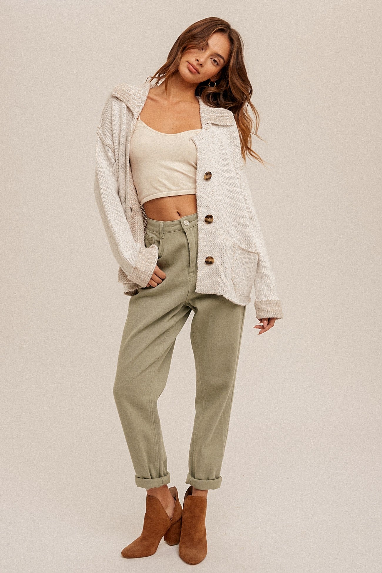 POINTED COLLAR POCKET CARDIGAN