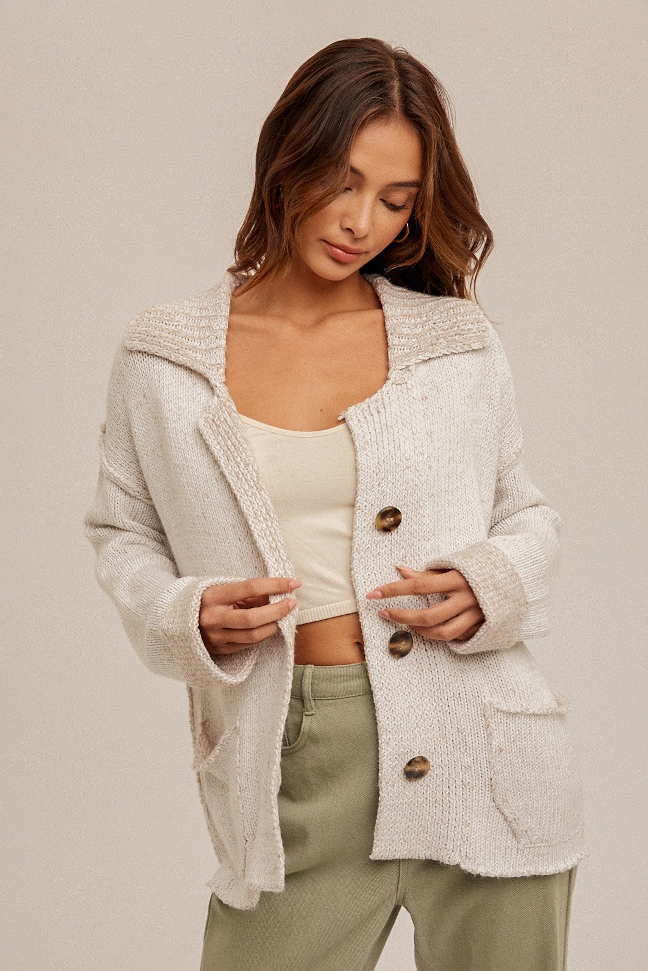 POINTED COLLAR POCKET CARDIGAN