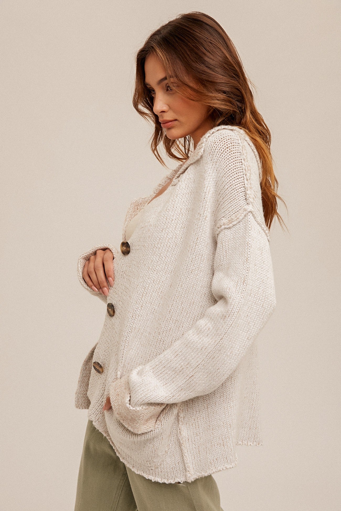 POINTED COLLAR POCKET CARDIGAN