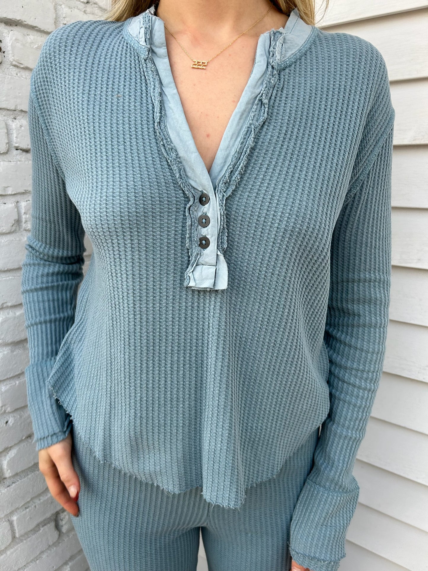 JESSICA V NECK TOP