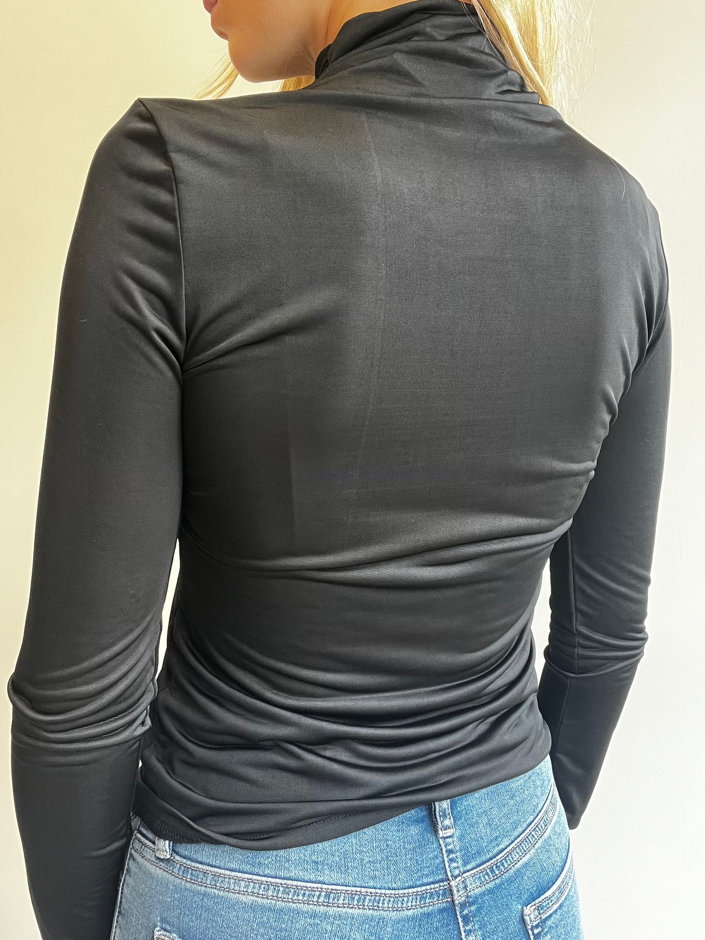 RUCHED KNIT TOP