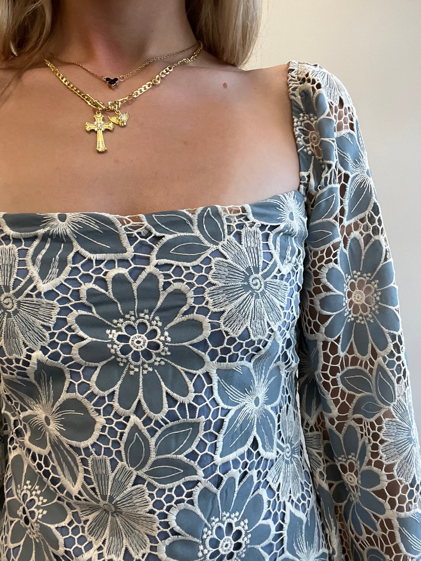 FLORAL LACE MINI DRESS