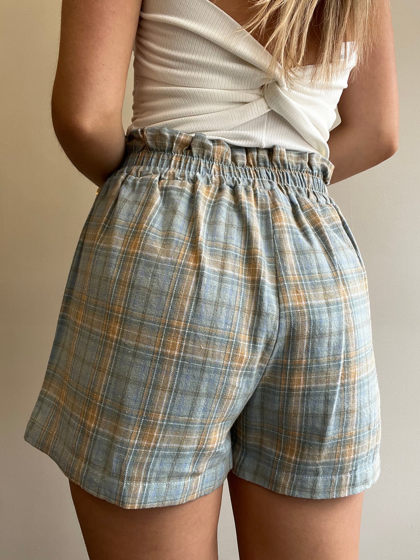 PLAID PRINT SMOCKED DETAIL SHORTS