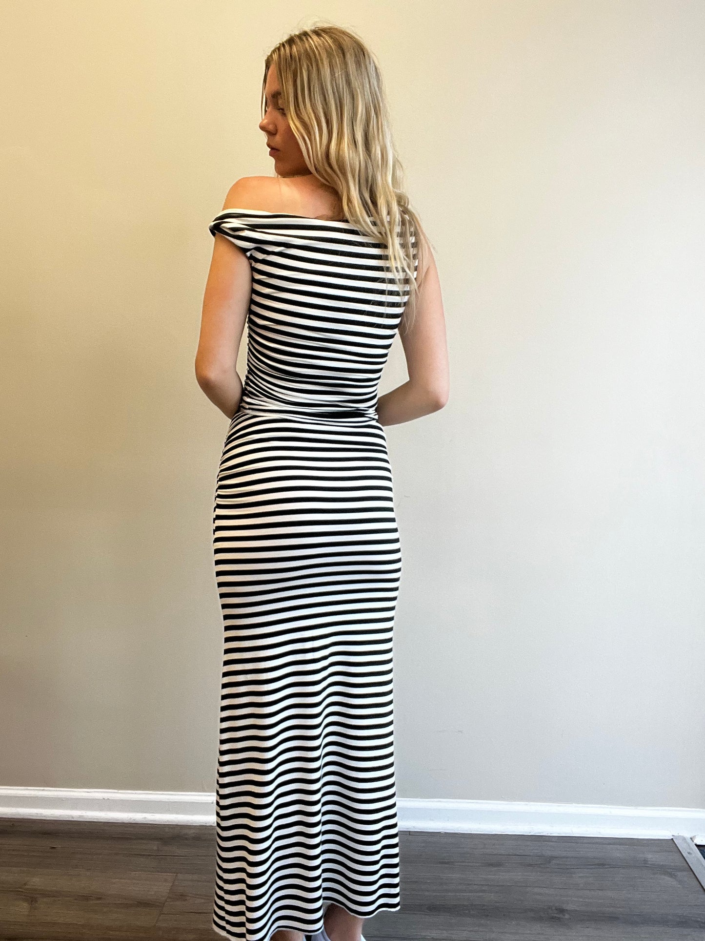 STRIPE ASYMMETRIC STRAP CROP TOP