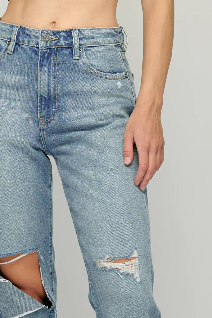 TRACEY MEDIUM WASH KNEE CUT STRAIGHT FIT