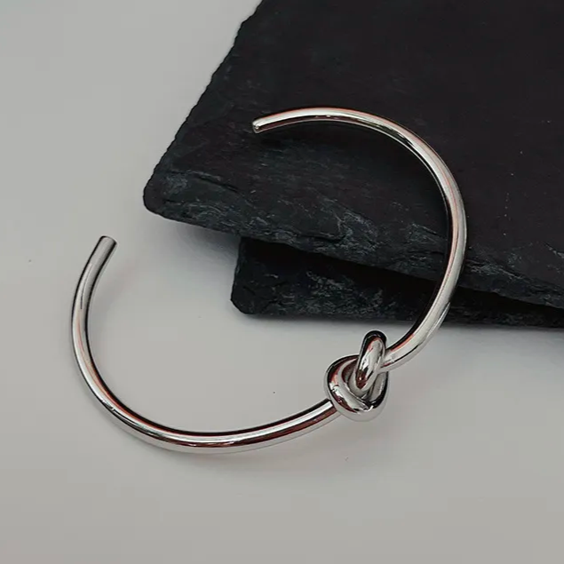 ROSE KNOT BRACELET