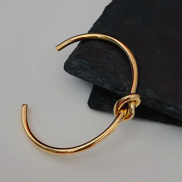 ROSE KNOT BRACELET