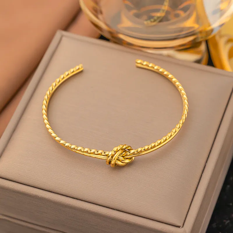 EMMA KNOT BRACELET