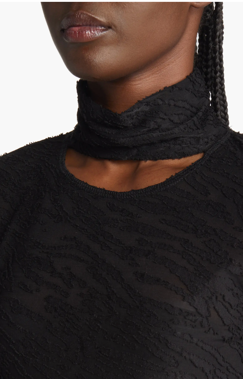 TURTLENECK FRONT CUT OUT TOP