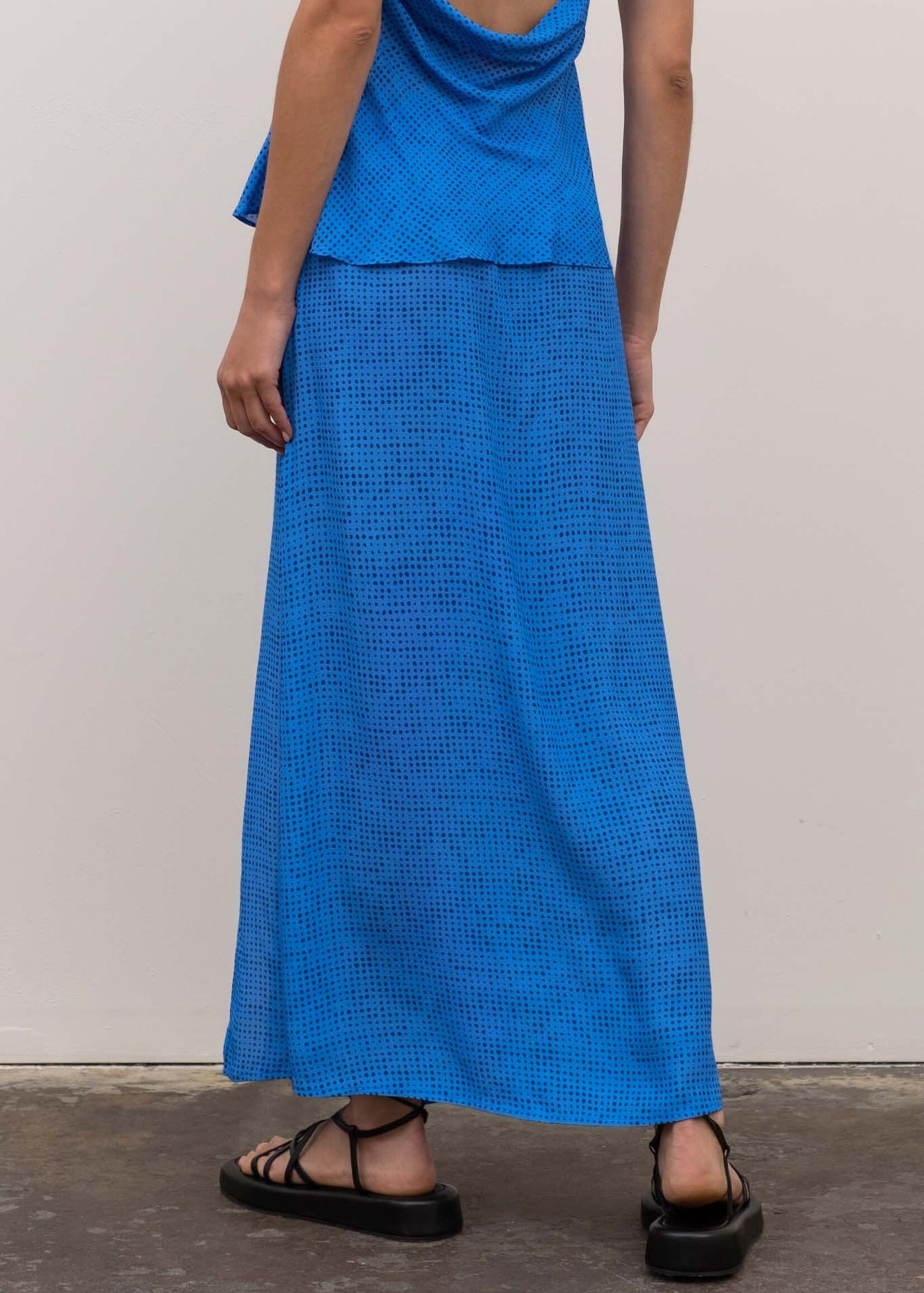 BUTTON SLIT SKIRT