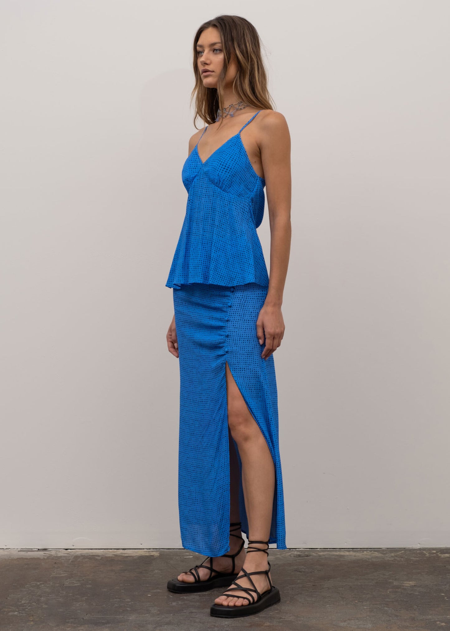 BUTTON SLIT SKIRT