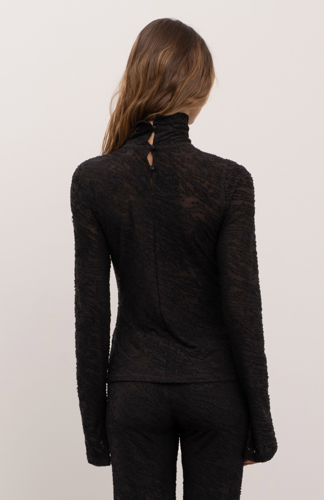 TURTLENECK FRONT CUT OUT TOP