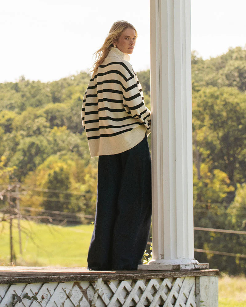 STRIPED TURTLE NECK SWEATER