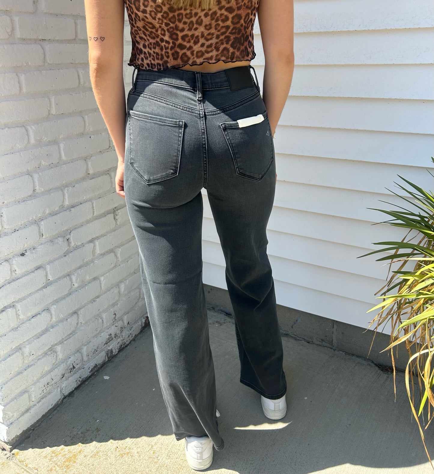 LOGAN HIGH WAIST DAD JEANS