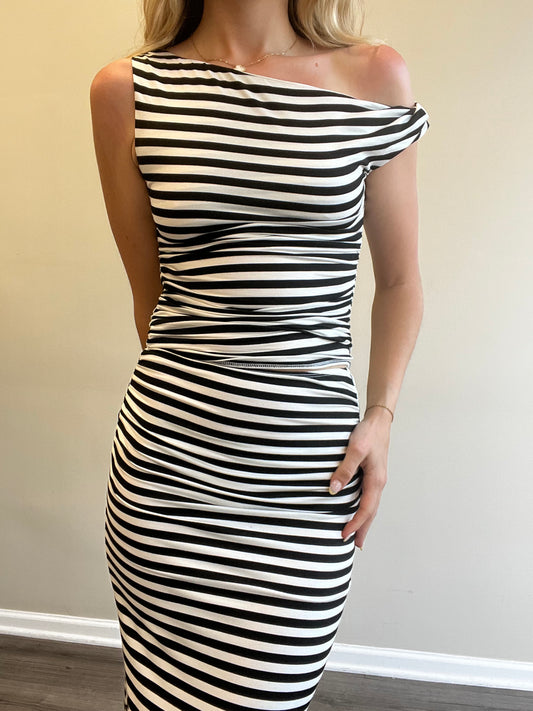 STRIPE ASYMMETRIC STRAP CROP TOP