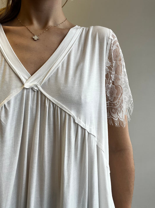 V-NECK LACE SLEEVE T-SHIRT
