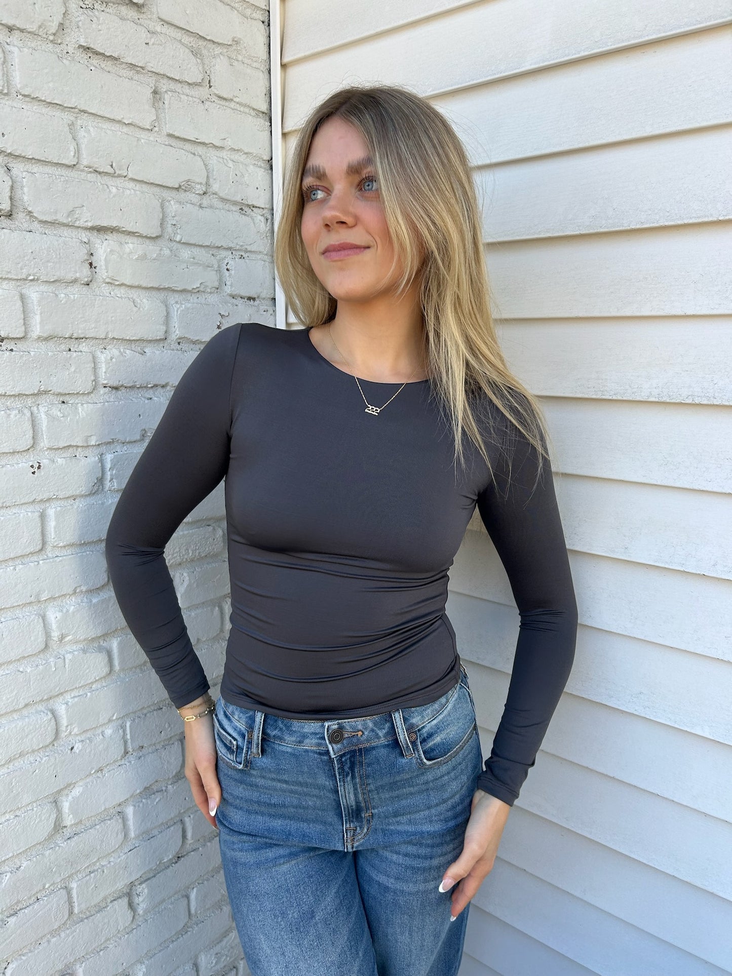 ROUND NECK LONG SLEEVE KNIT TOP
