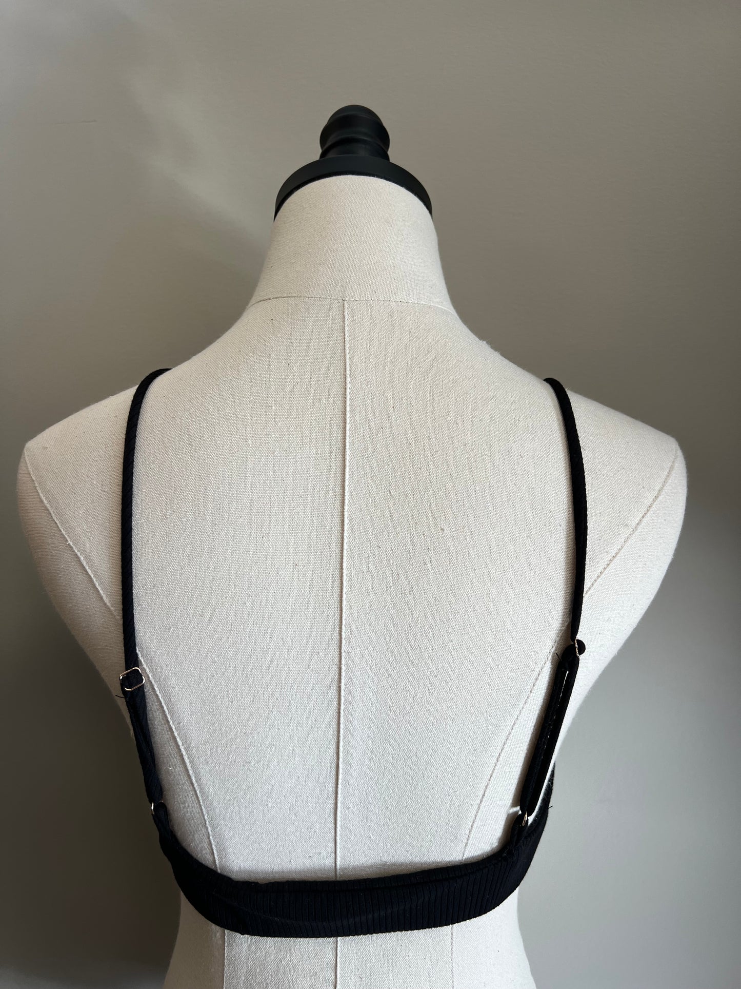 BUCKLE TRIM BRA TOP