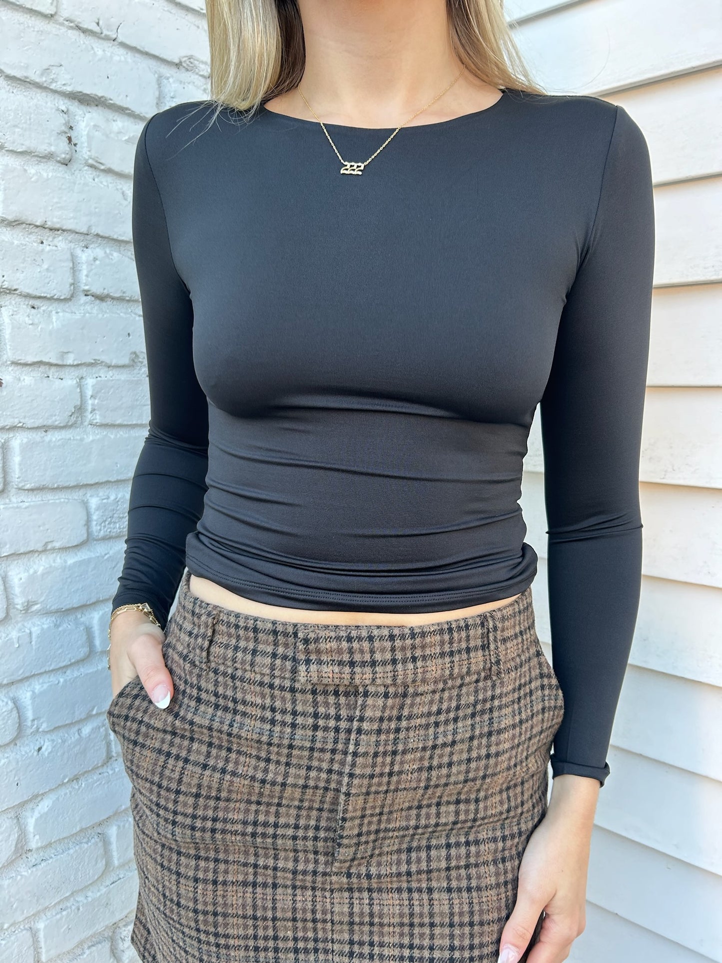 ROUND NECK LONG SLEEVE KNIT TOP