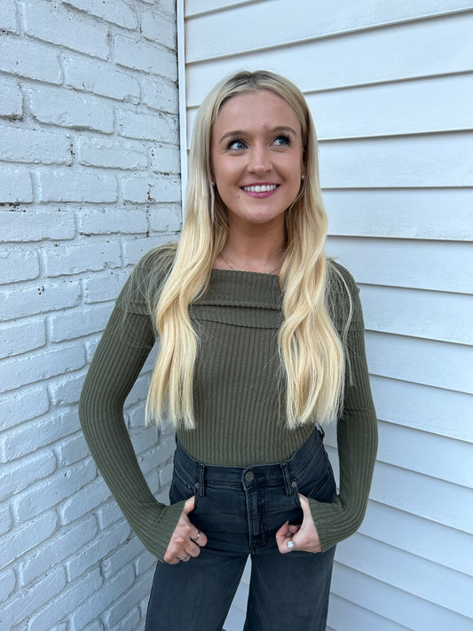 OFF THE SHOULDER KNIT TOP