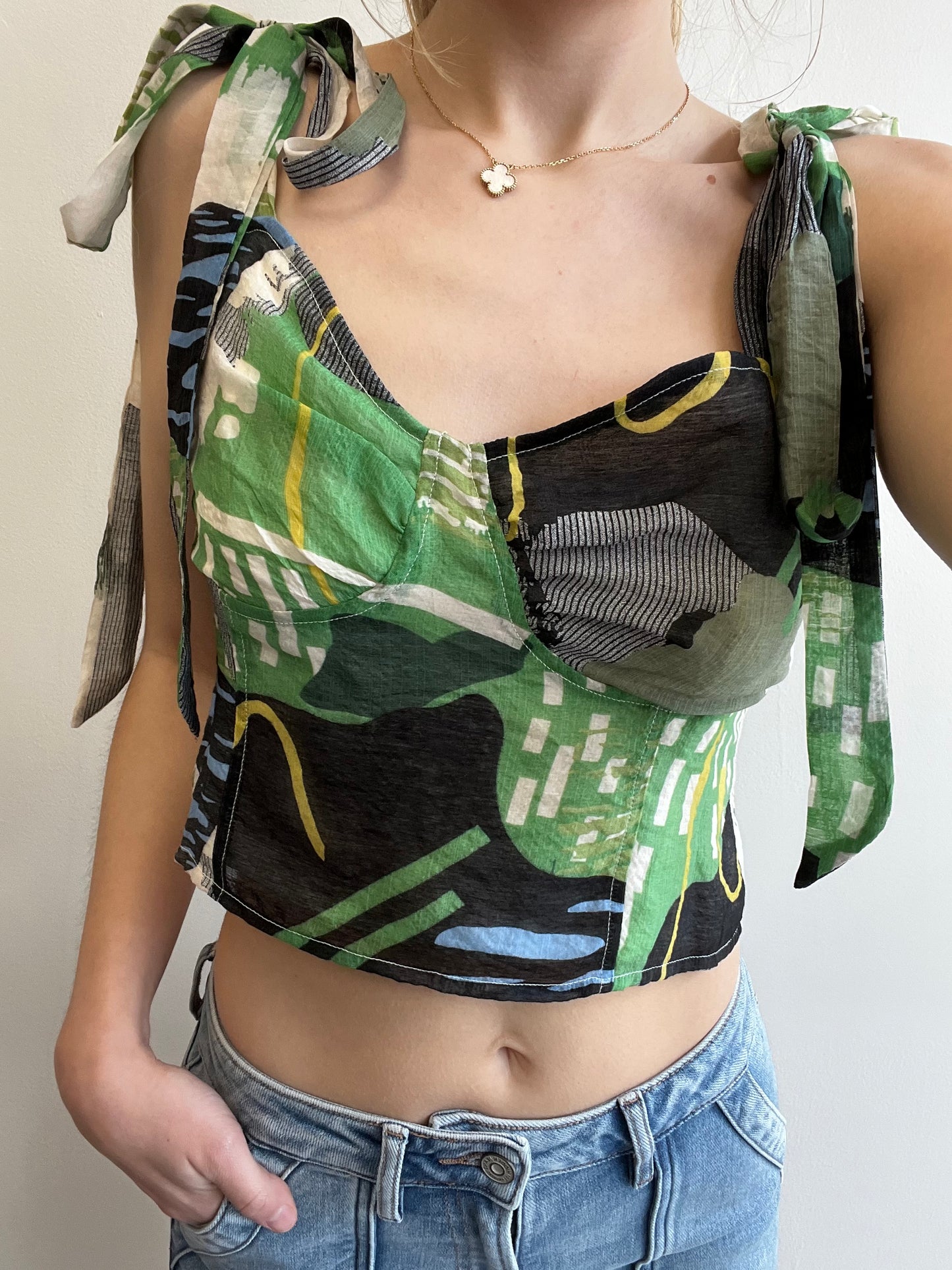 STRAP DETAIL TOP