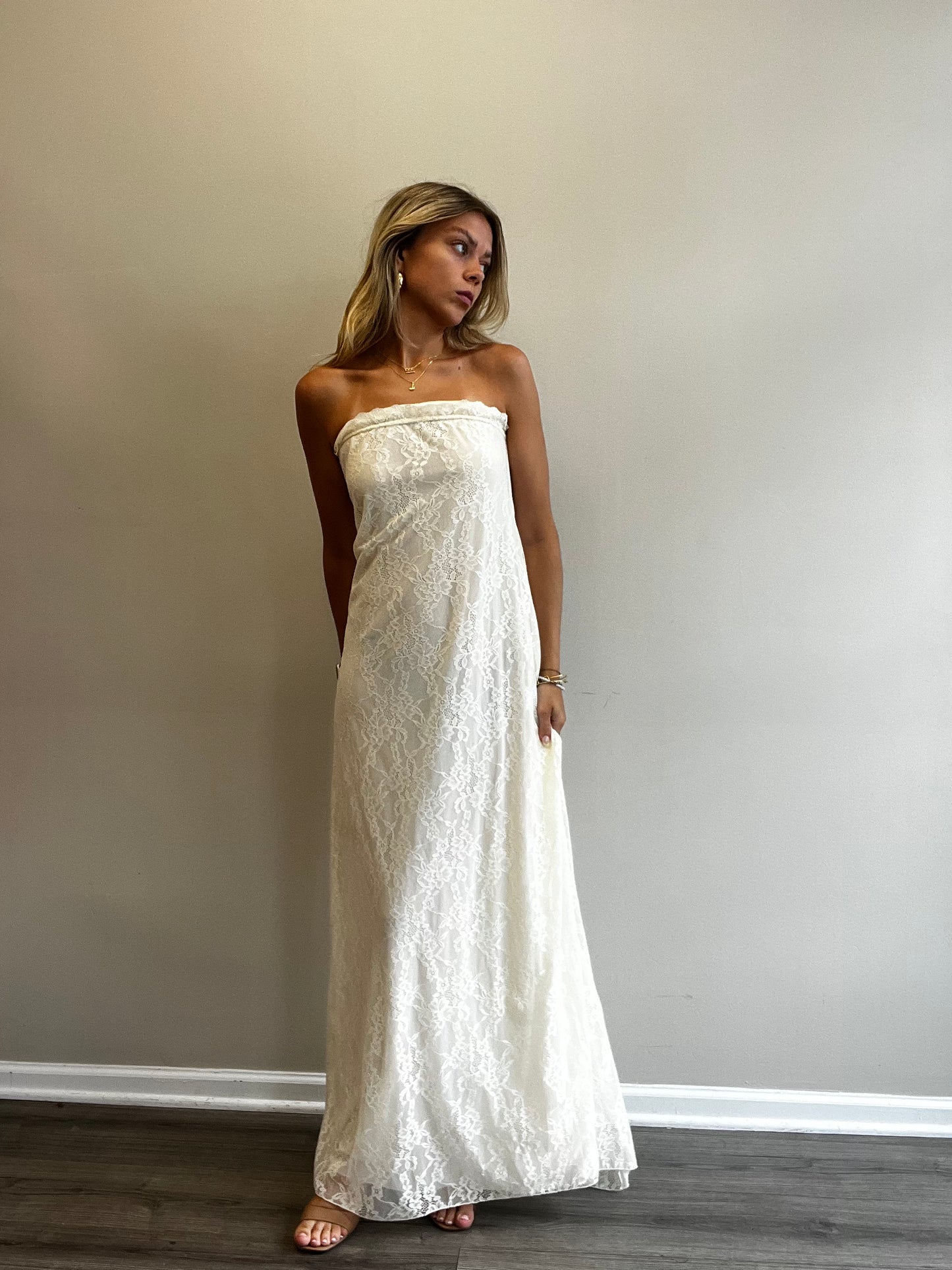 STRAPLESS LACE MAXI DRESS