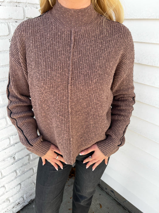 MOCK NECK CONTRAST SEAM PULLOVER