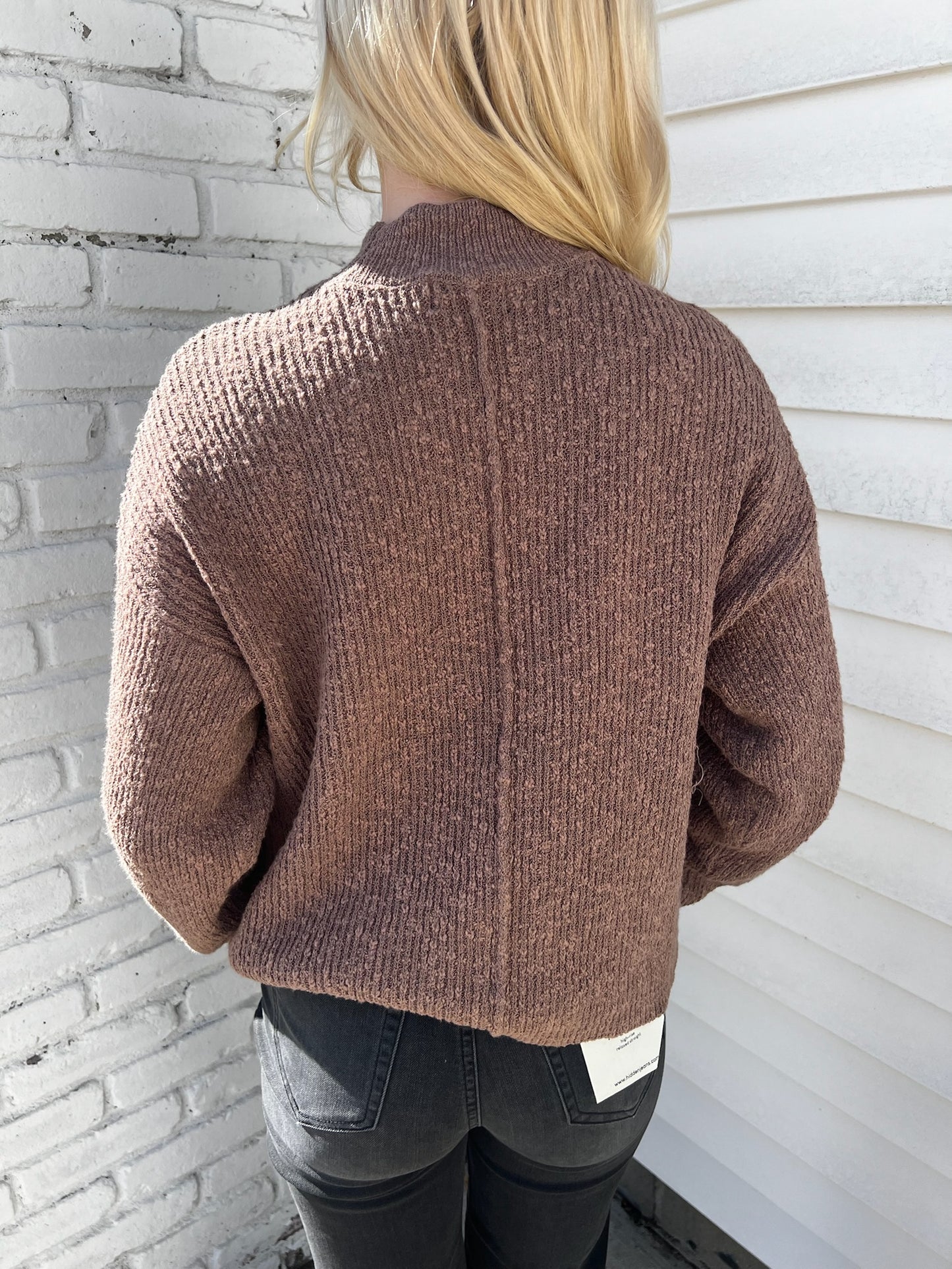 MOCK NECK CONTRAST SEAM PULLOVER
