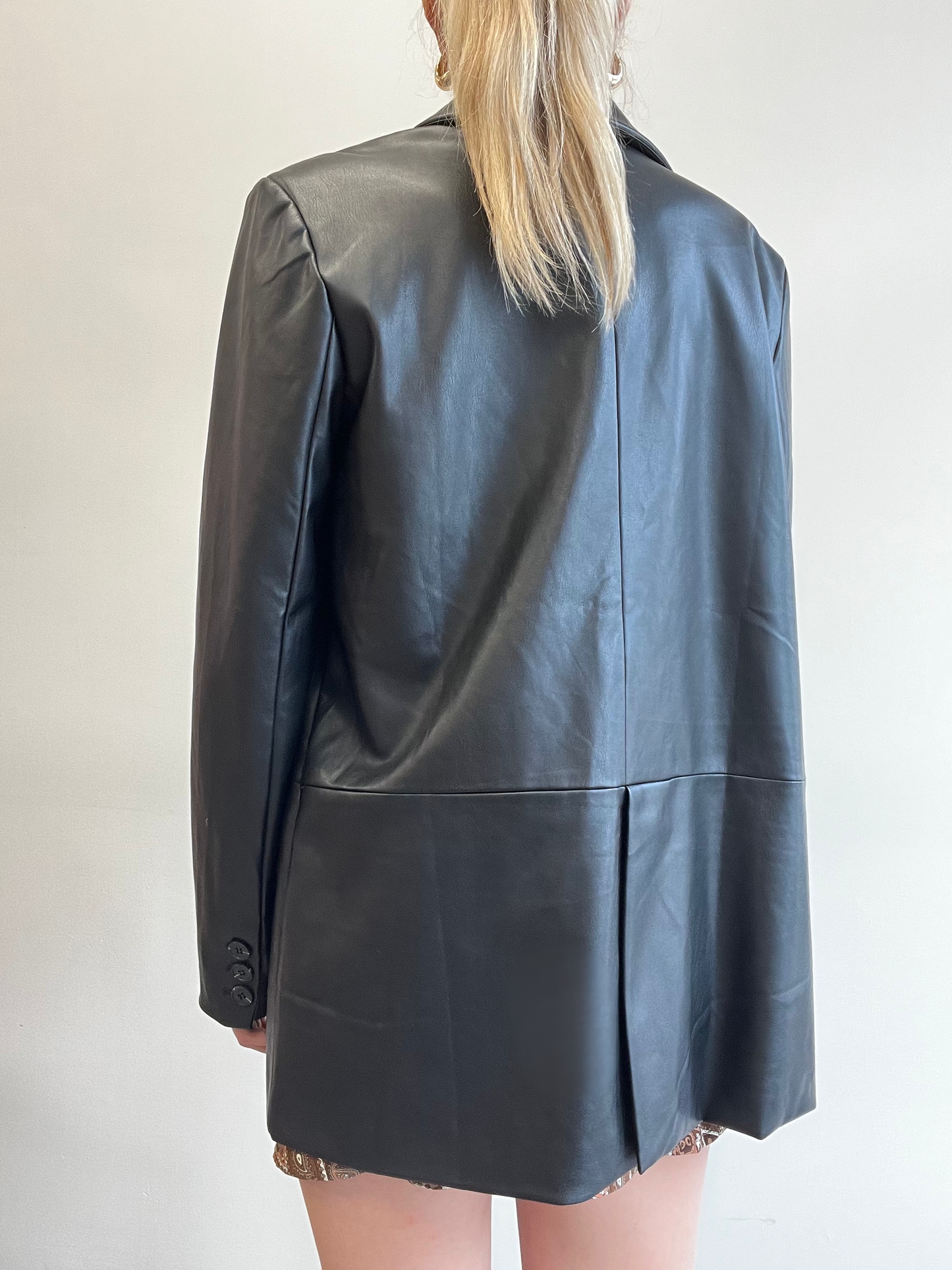 BLACK FAUX LEATHER BLAZER