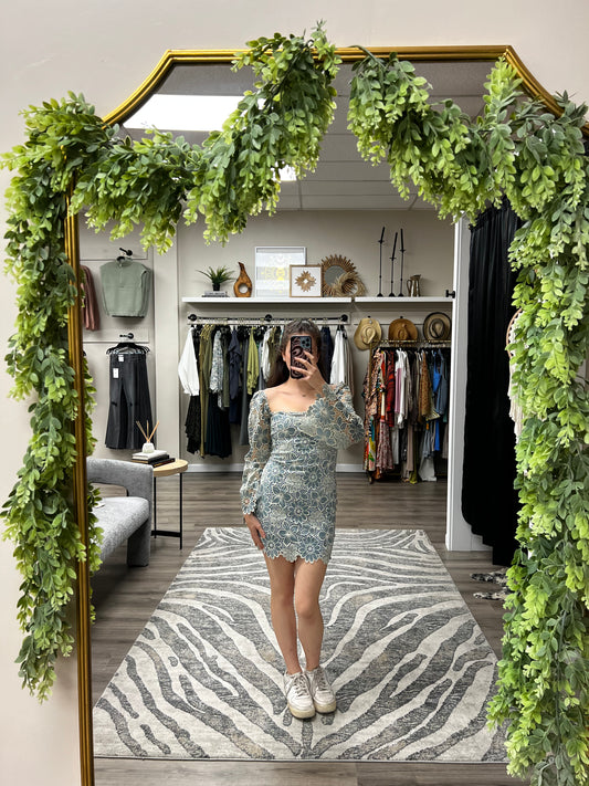 FLORAL LACE MINI DRESS