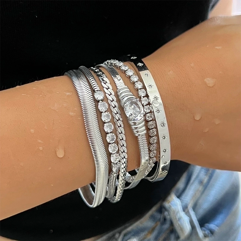ICED OUT SNAKE CHAIN BRACELET